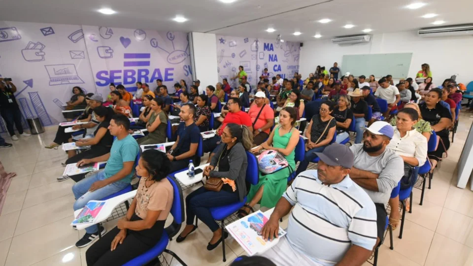 Em Manacapuru, Governo do Amazonas qualifica turismo e implanta ferramenta de informações turísticas