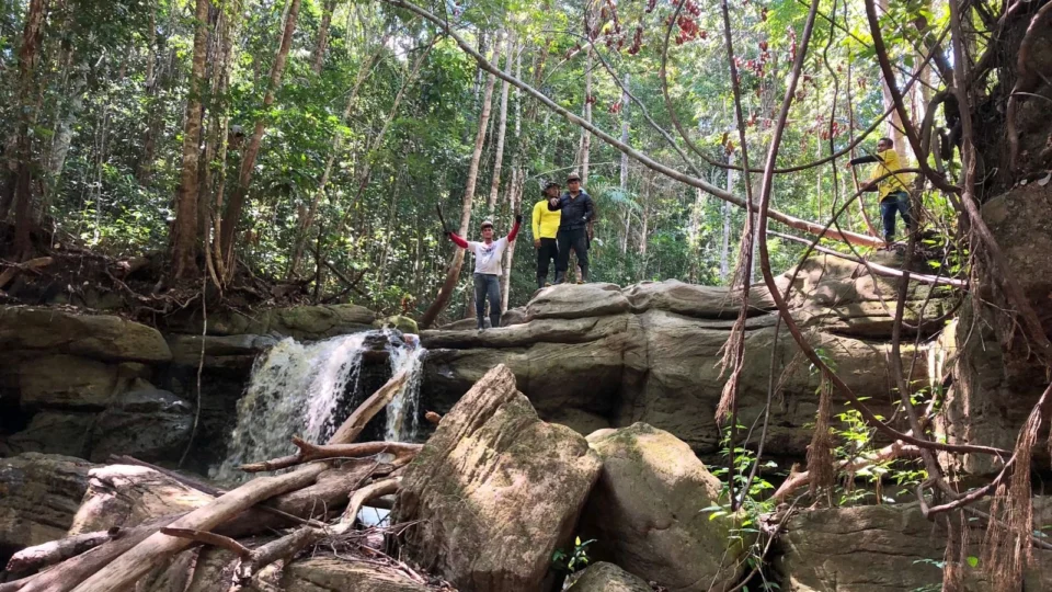 Airão Velho ganha nova trilha para visitação turística da Cachoeira de São Domingos