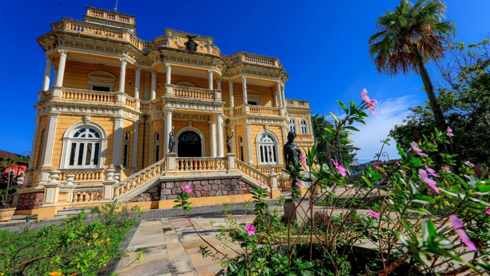 Espaços culturais anunciam mudanças nos horários de funcionamento durante o feriado