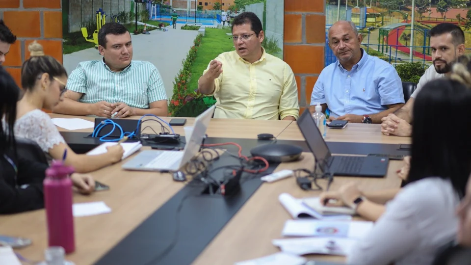 Governo do Amazonas e Prefeitura de Novo Airão discutem projeto piloto de turismo sustentável