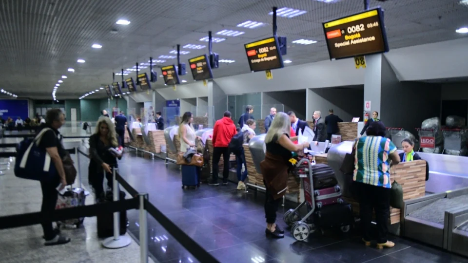 Amazonastur lista dicas para economizar na compra de passagens aéreas