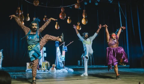 Feriado com espetáculos de teatro gratuitos para todas as idades