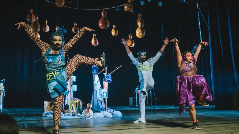 Feriado com espetáculos de teatro gratuitos para todas as idades