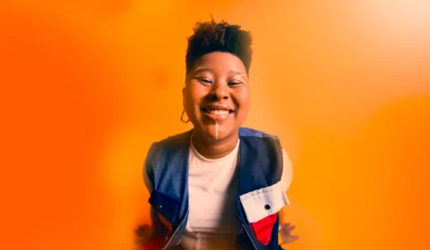 Cantora amazonense Karen Francis convoca público para votar em premiação nacional