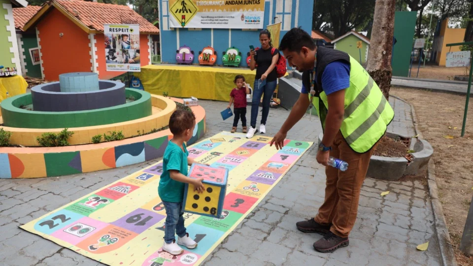 ‘Dia das Crianças’ é celebrado com sorrisos e diversões no parque Cidade das Crianças