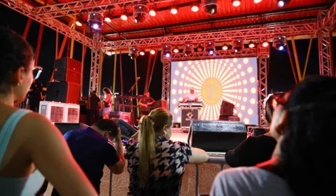 Shows gratuitos de rock a boi-bumbá prometem agitar público na Casa de Praia Zezinho Corrêa