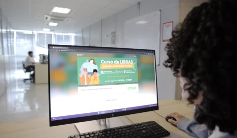 Amazonastur capacita profissionais do turismo em Libras