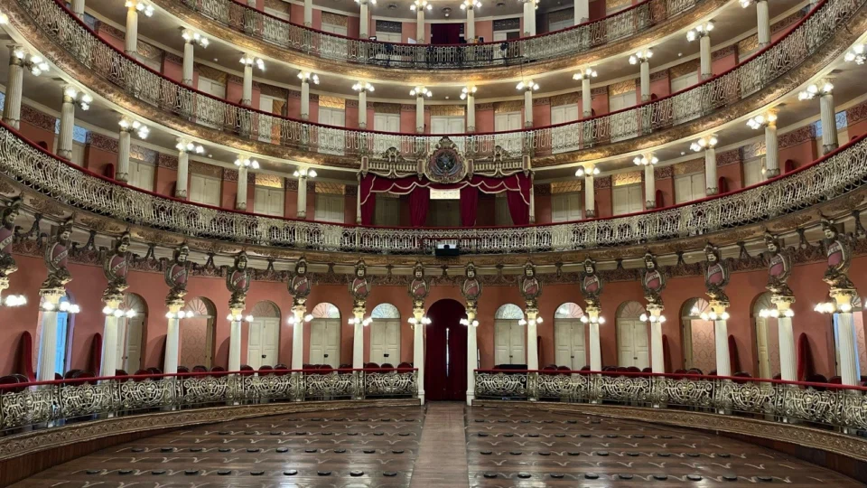 Teatro Amazonas passa por serviços de manutenção, conservação e restauro