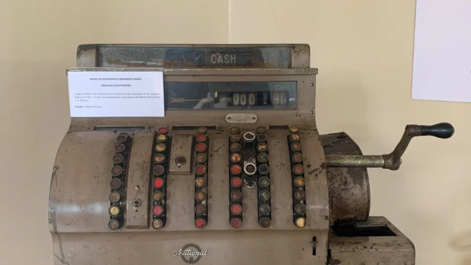 Palacete Provincial expõe a evolução de máquinas registradoras e calculadoras