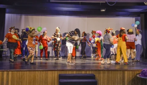 Liceu de Artes e Ofícios Claudio Santoro promove curso de teatro, coral e dança para o público 50+