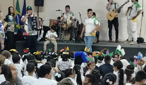 Grupo Puxirum apresenta espetáculo que celebra tradições de comunidades ribeirinhas no Teatro Gebes Medeiros