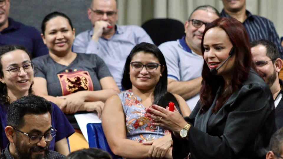 Mentora em liderança ensina técnicas de autoconhecimento para escolha profissional no AM