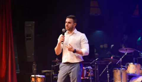 Comediante Ronald Soares faz  show stand-up de estreia dia (01) na Loppiano Pizzaria