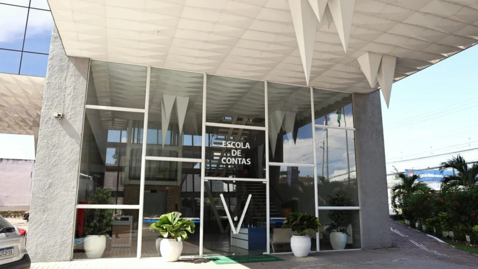 Escola de Contas do TCE-AM lança concurso sobre soluções de sustentabilidade na Amazônia