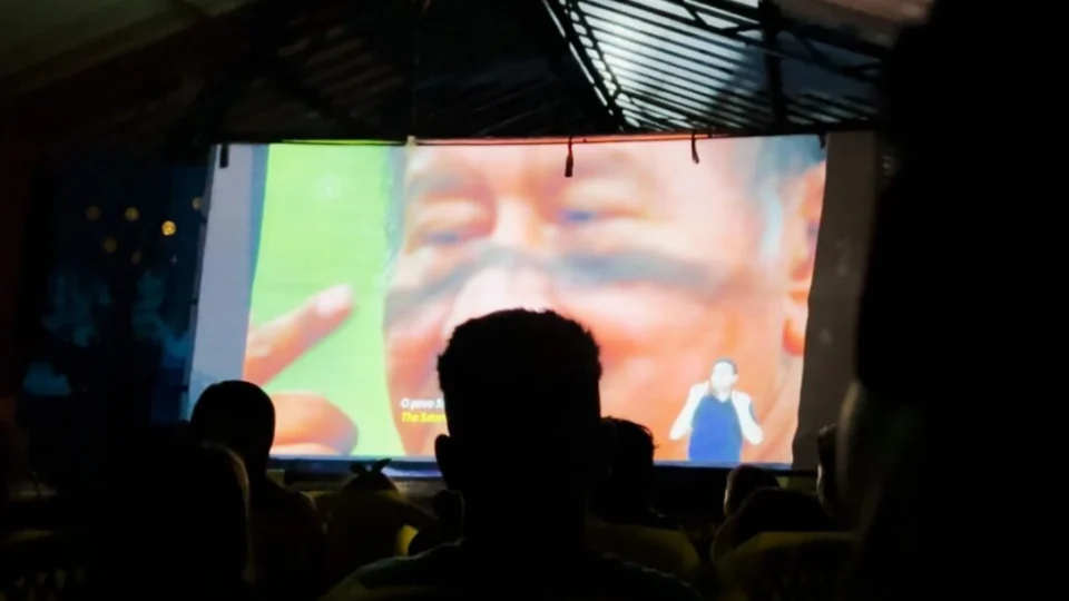 Crianças do espectro autista têm sessão de cinema especial com estratégias para interação respeitosa