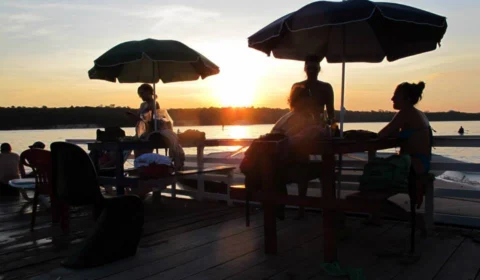 Vumbora ?! Viva a experiência de um dia no flutuante Abaré em Manaus