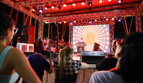 Shows gratuitos de rock a boi-bumbá prometem agitar público na Casa de Praia Zezinho Corrêa