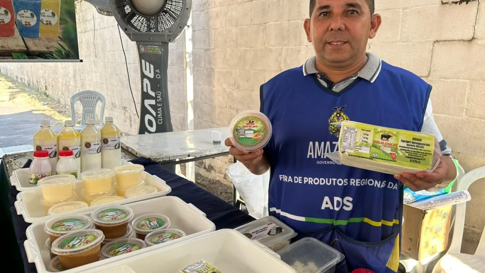 Governo Presente: ADS realiza edição especial da Feira de Produtos Regionais e beneficia instituições com entrega de peixes