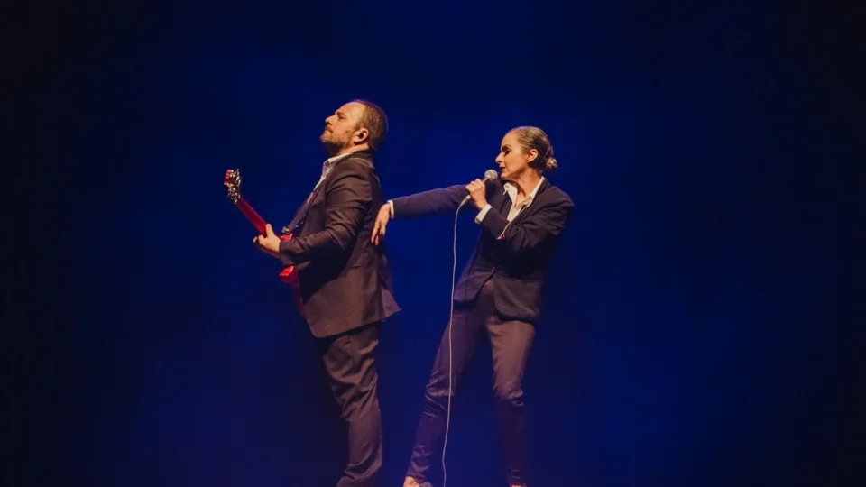 NU’ZS duo apresenta espetáculo “Chico Buarque – Um Outro Olhar”