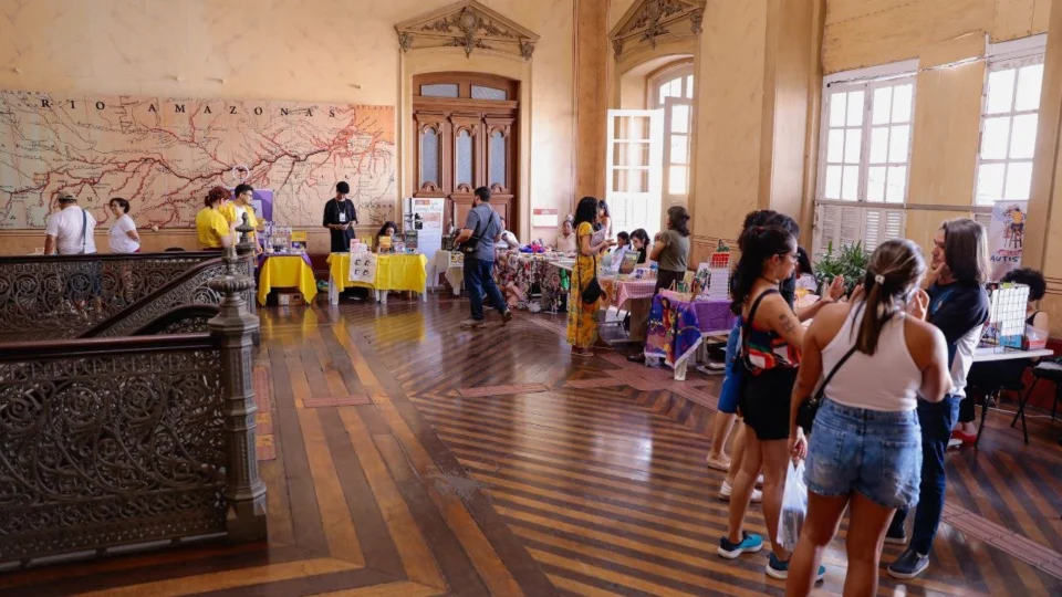 Troca de Livros e Gibis movimenta a Biblioteca Pública do Amazonas neste domingo