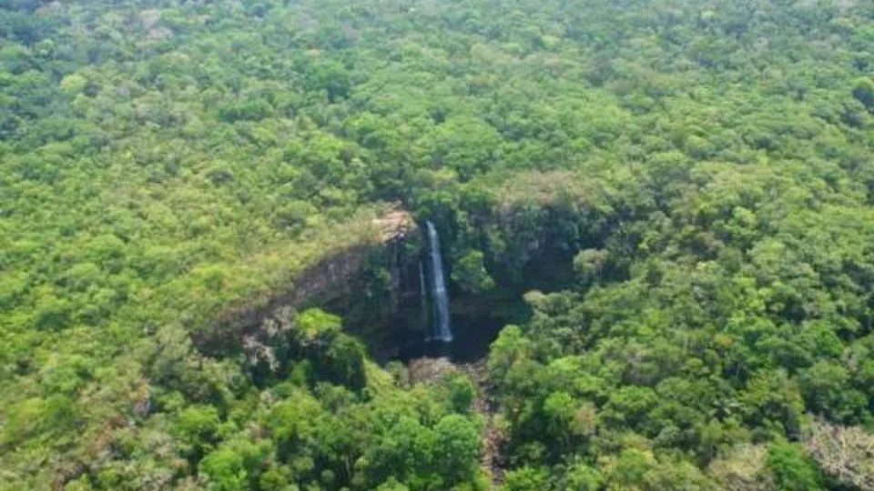 Cachoeira ‘Véu de Noiva’ é um paraíso no interior do Amazonas, saiba onde é