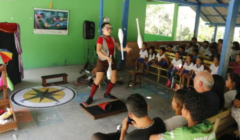 Oficina ‘Laboratório Rojo – Consonâncias no Malabarismo’ promove experimentações sensoriais e corporais na UEA