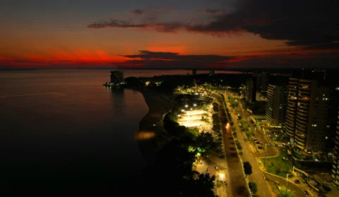 “Vumbora” ? Um dia na Ponta Negra, cartão postal de Manaus