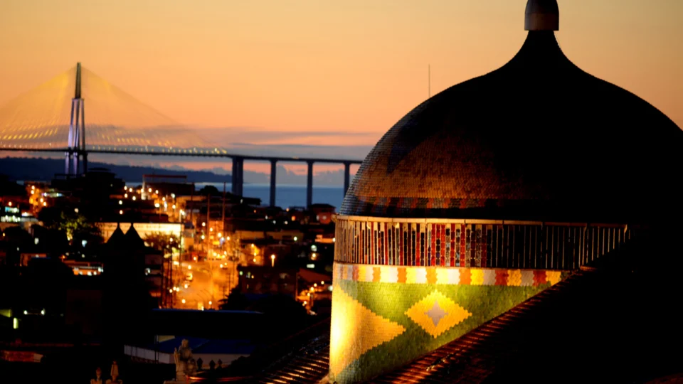 Passeio em Manaus apresenta 120 anos de história do Teatro Amazonas, saiba onde é