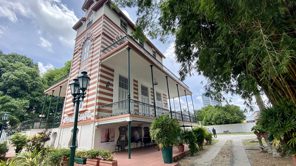 Castelinho da vila, conheça a história da famosa loja de vinhos em Manaus.