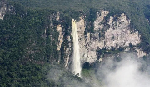 Maior cachoeira do Brasil fica no interior do Amazonas, conheça o lugar