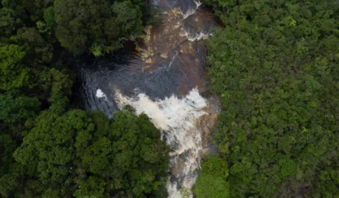 Trilha e paraíso: conheça a cachoeira de Iracema em município do Amazonas