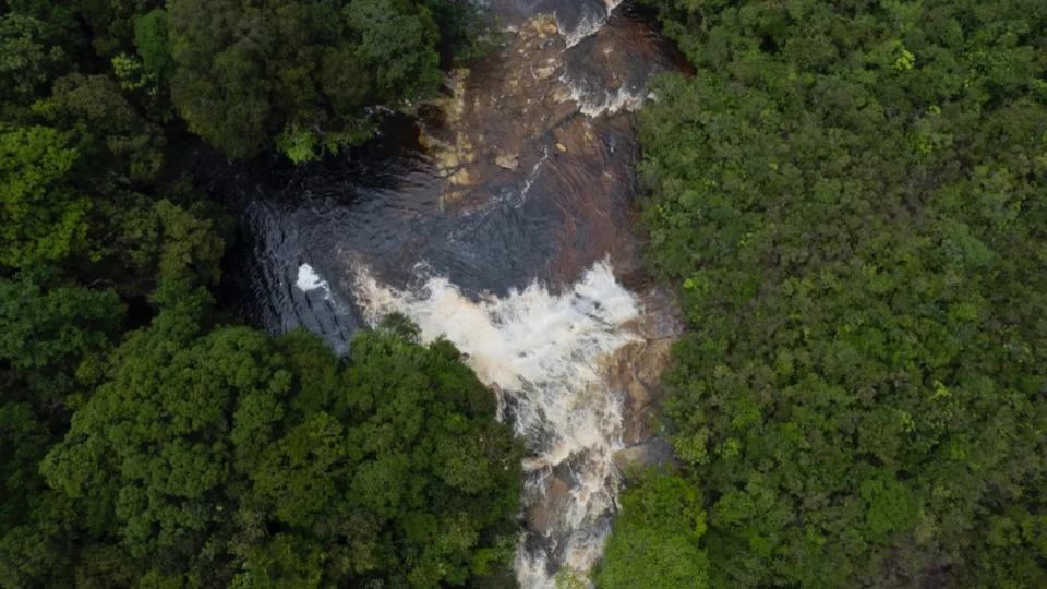 Trilha e paraíso: conheça a cachoeira de Iracema em município do Amazonas