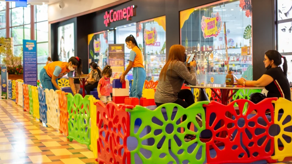 Brinquedos e games antigos são opções de lazer em shopping de Manaus