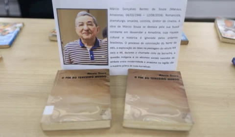 Semana do Livro e da Biblioteca: Escritor Márcio Souza é homenageado em mostra bibliográfica