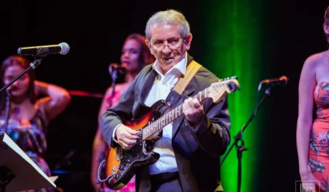 Teatro Gebes Medeiros recebe espetáculo Saber Selvagem, de Adelson Santos, neste domingo