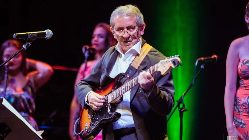 Teatro Gebes Medeiros recebe espetáculo Saber Selvagem, de Adelson Santos, neste domingo