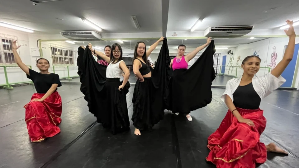 Espetáculo ‘Canto Brasileiro’ aproxima público PCD às atividades culturais, no Teatro Amazonas