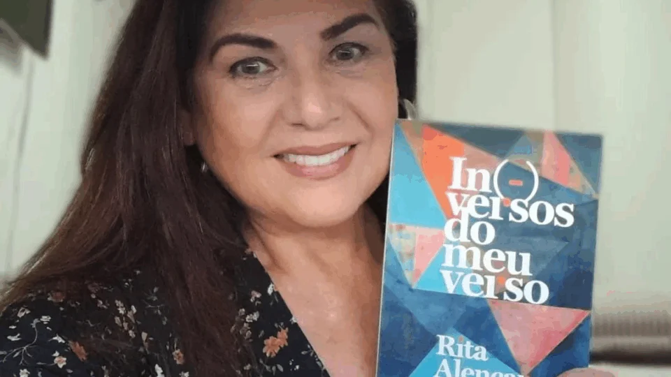 Rita Alencar Clark lança obra “In(-)versos do meu verso” em evento literário no Centro Cultural Palácio da Justiça