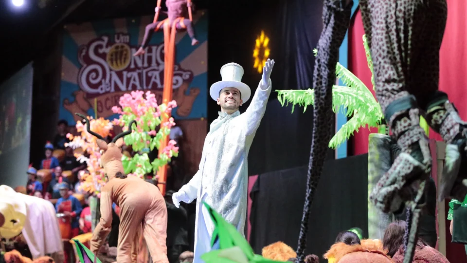 Espetáculo ‘Um Sonho de Natal – Na Fábrica de Brinquedos’ celebra a magia natalina em Manaus