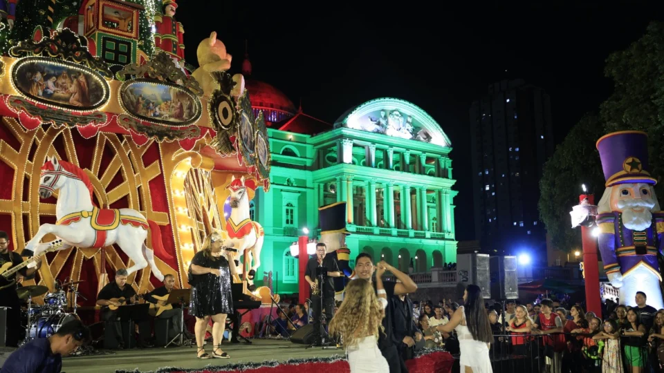 ‘O Mundo Encantado do Natal’: ‘Carrossel da Saudade’ leva clássicos da seresta ao Largo de São Sebastião