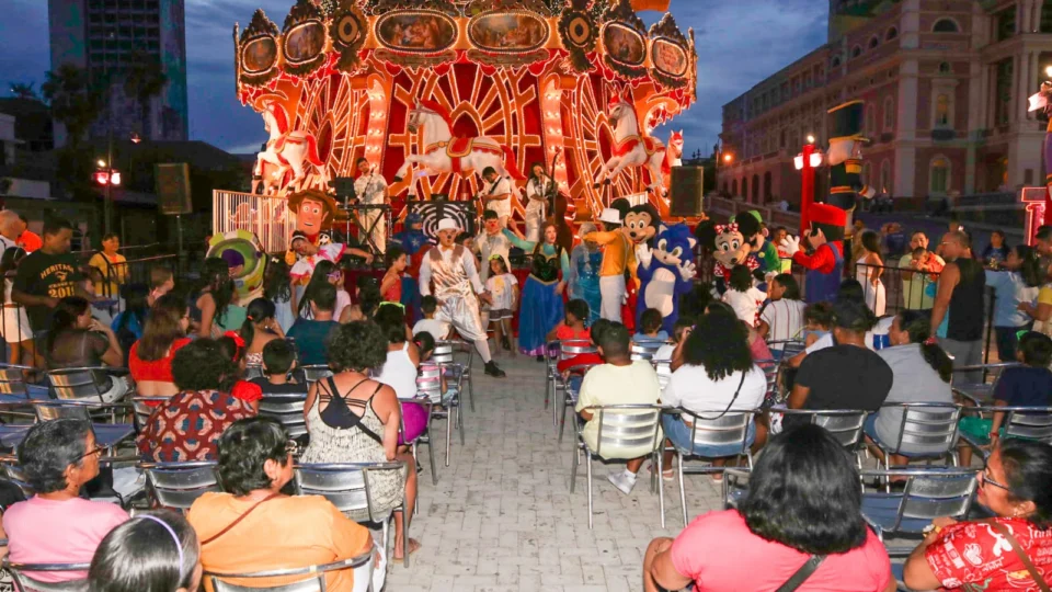 Programação cultural abre o Réveillon do Largo com homenagem ao Teatro Amazonas e atrações artísticas