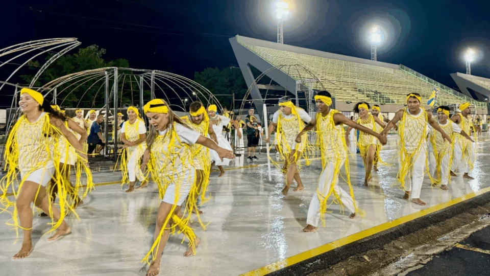 Escolas dos grupos de acesso A e B abrem os agitos carnavalescos com ensaios no Sambódromo