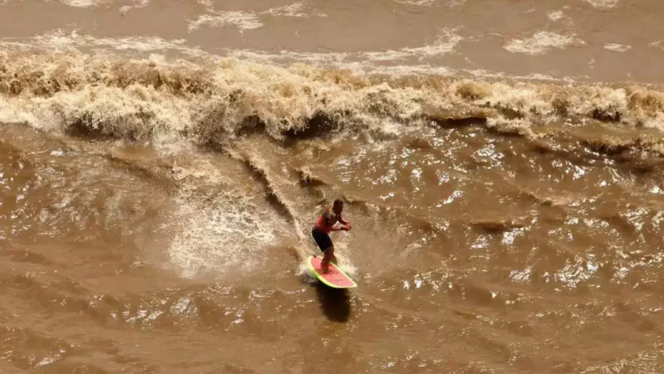 Vídeo: A força da Pororoca do Rio Amazonas: um espetáculo da natureza na Amazônia