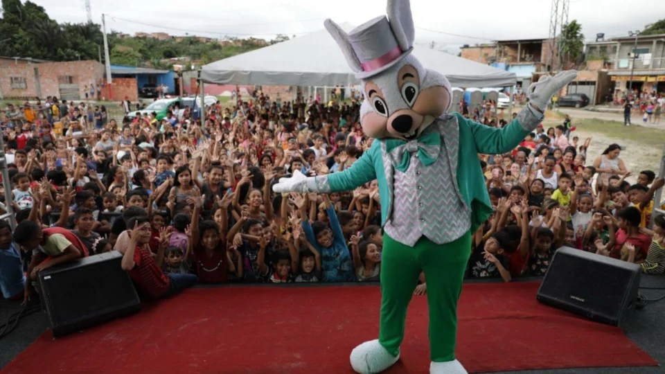 Páscoa em Manaus: caravana leva coelhinho, cinema e Caça aos Ovos para famílias.