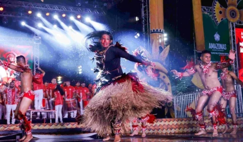 Curral do Garantido exaltou resistência indígena com espetáculo emocionante no Sambódromo