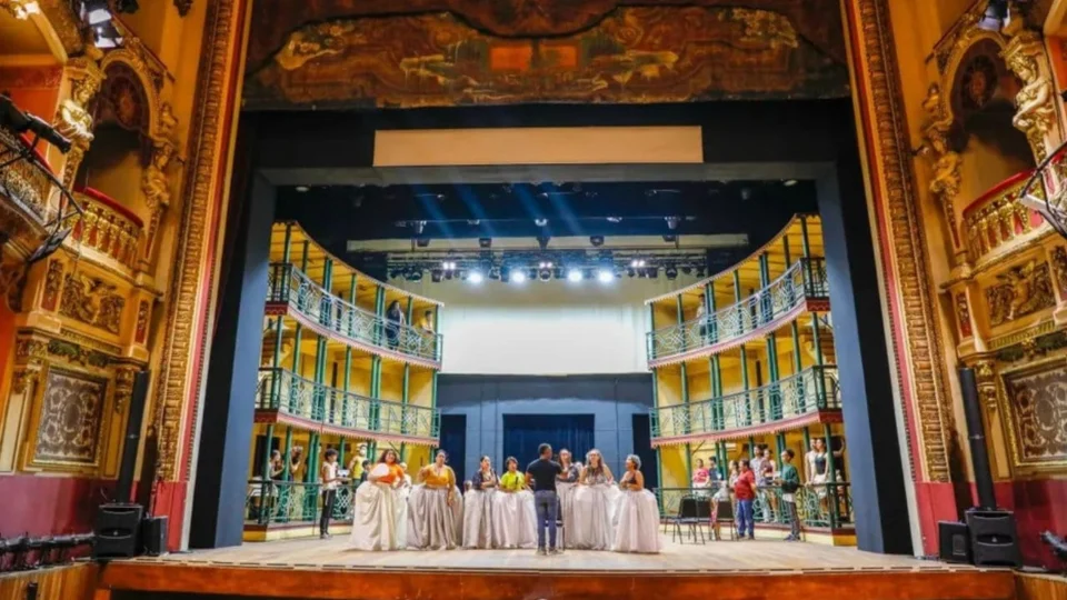 Emoção e lirismo tomam conta do Teatro Amazonas com a ópera La Bohème