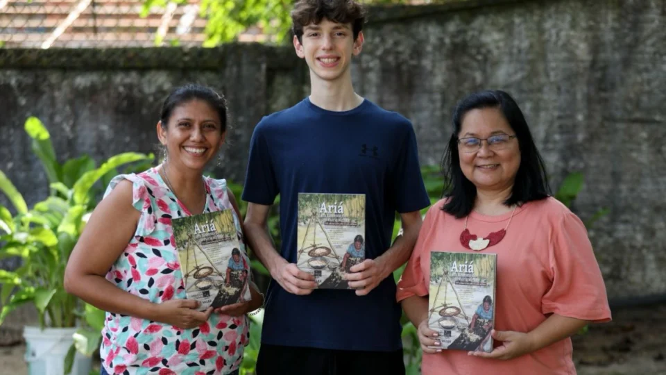 Livro bilíngue ‘Ariá’ exalta saberes indígenas e resgata memória da Amazônia