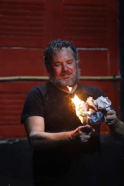 "Momo" Encerra "Escambo" em Manaus com Intimidade e Reflexão sobre Ancestralidade