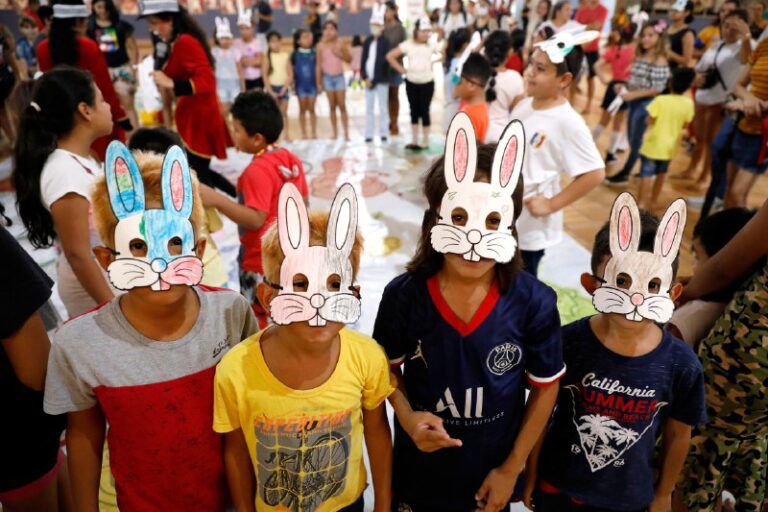 Páscoa em Manaus: Caravana leva coelhinho, cinema e Caça aos Ovos para famílias.