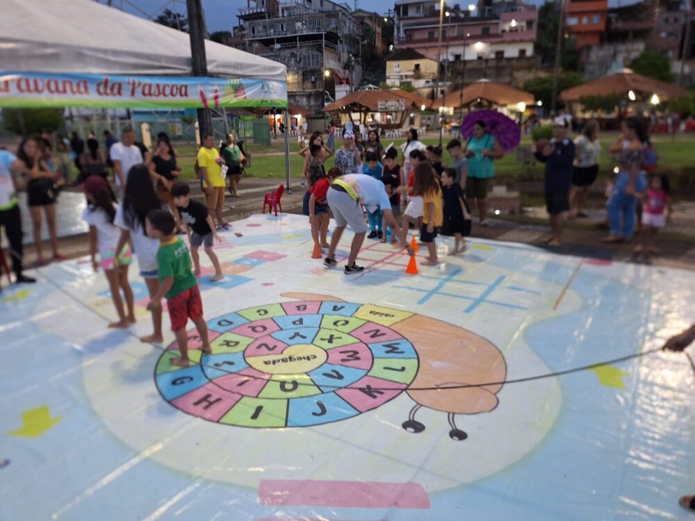Desfile do Coelhinho e Alegria Contagiam Famílias na Caravana da Páscoa em Manaus.